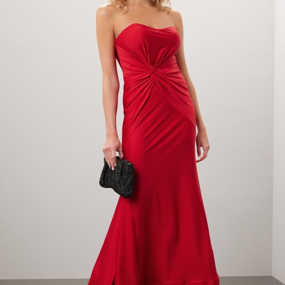 Faviana Knot Front Gown-Elegant Red Strapless Evening Gown ( great condition) - Picture 2 of 13